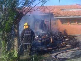 VÂNDALOS ATEIAM FOGO NA ESCOLA ESTADUAL JOSÉ QUARTIERO 